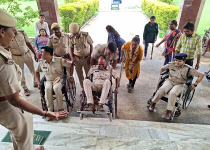 Police officers and civilians using wheelchairs and crutches gather near a building entrance with stairs, highlighting accessibility challenges.